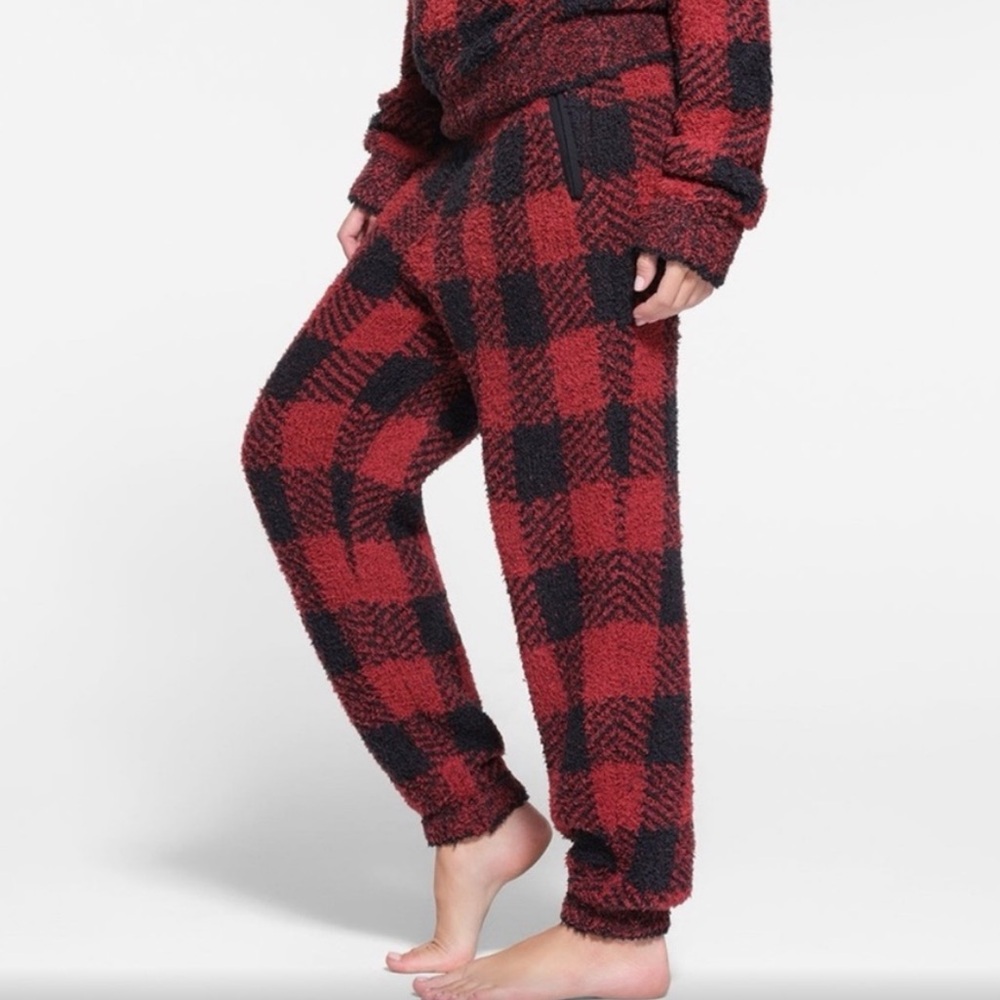 skims - cozy jogger (buffalo plaid)